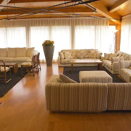 Sleeps 34 Pool Air Con Wifi Ranciano