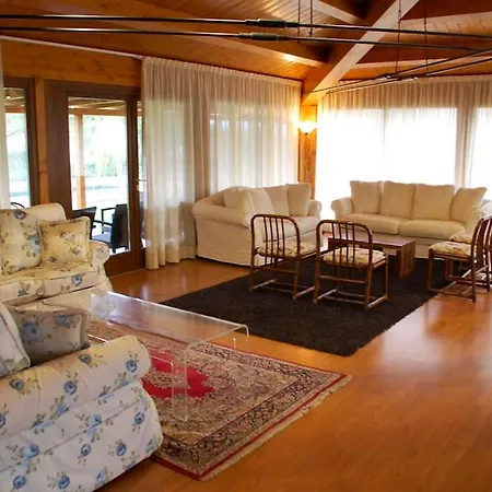 Sleeps 34 Pool Air Con Wifi
