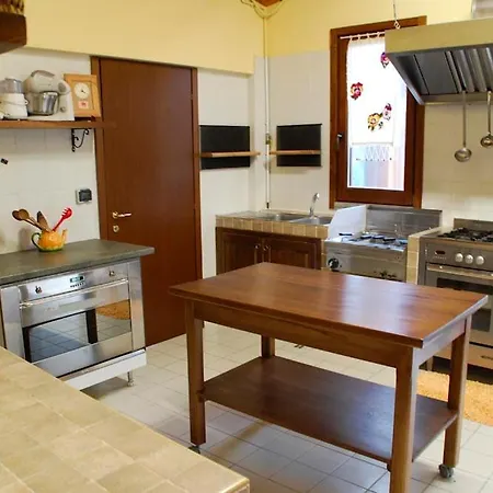 Sleeps 34 Pool Air Con Wifi * Ranciano