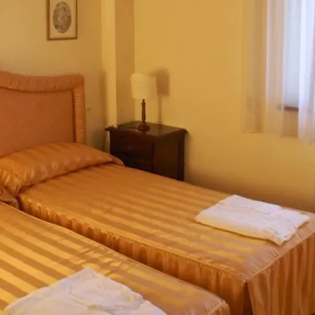 Villa Sleeps 34 Pool Air Con Wifi