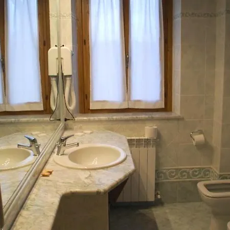 Sleeps 34 Pool Air Con Wifi * Ranciano