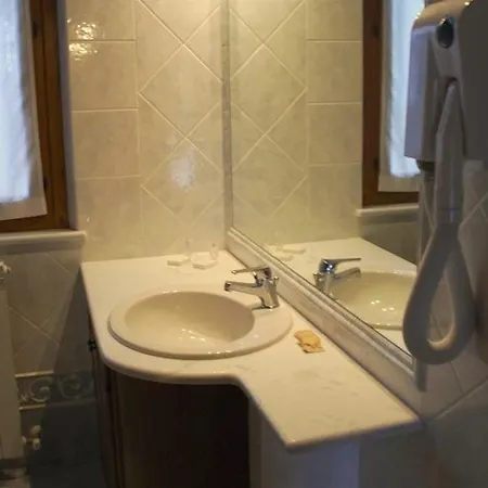 Sleeps 34 Pool Air Con Wifi * Ranciano